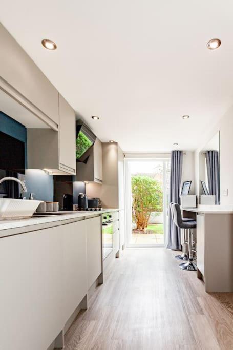 One Bedroom Apartment, Driveway, Bracknell Centre מראה חיצוני תמונה